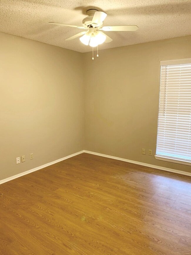 Building Photo - South Tyler! Lovely 3 Bedroom, 2 Bath Home...