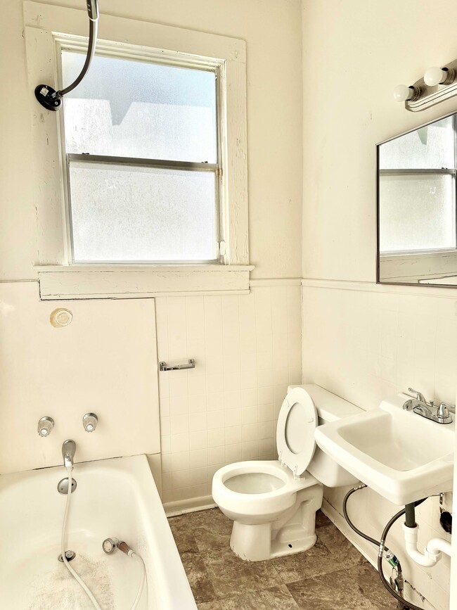 Building Photo - 303 S 21st St