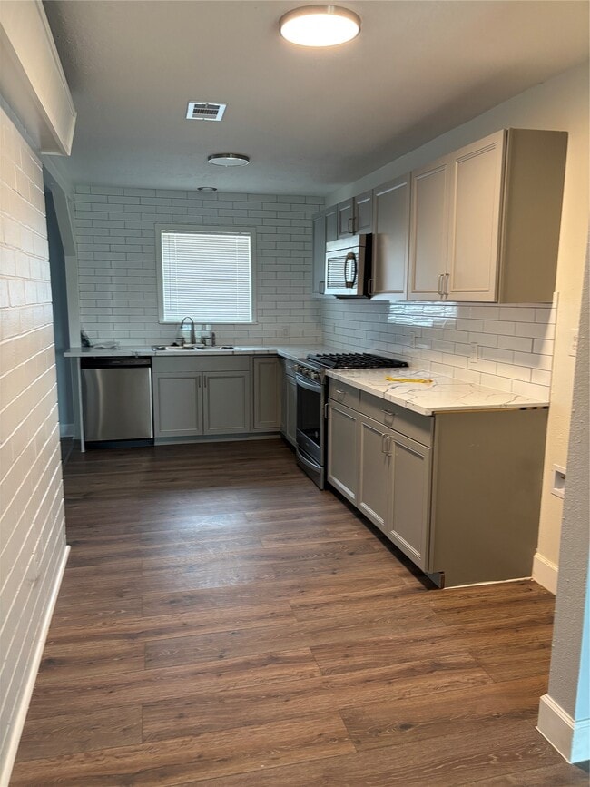 Building Photo - 4115 Tidewater Dr