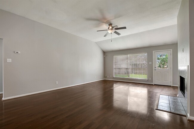 Building Photo - 1930 Greenbriar Colony Dr