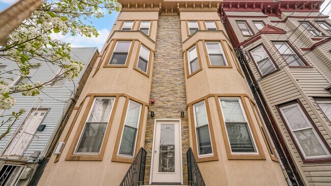 Building Photo - 80 Webster Ave