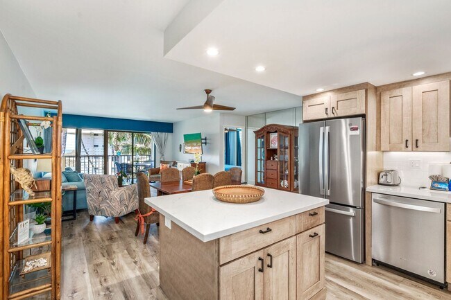 Building Photo - Ocean View 2/2 Fully Furnished + Newly Renovated Condo!