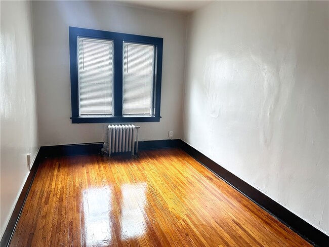 Building Photo - 401 Ridgeway Ave