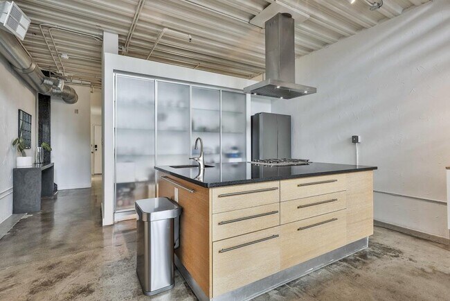 Building Photo - 675 Greenwood Ave NE