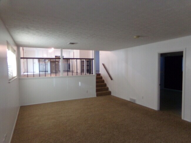 Building Photo - COMING SOON! 4 Bed 2.5 Bath Beavercreek Home!