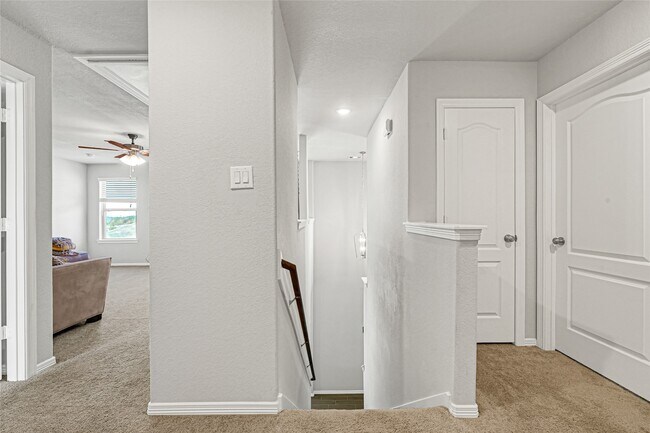 Building Photo - 25452 Northpark Lake Dr