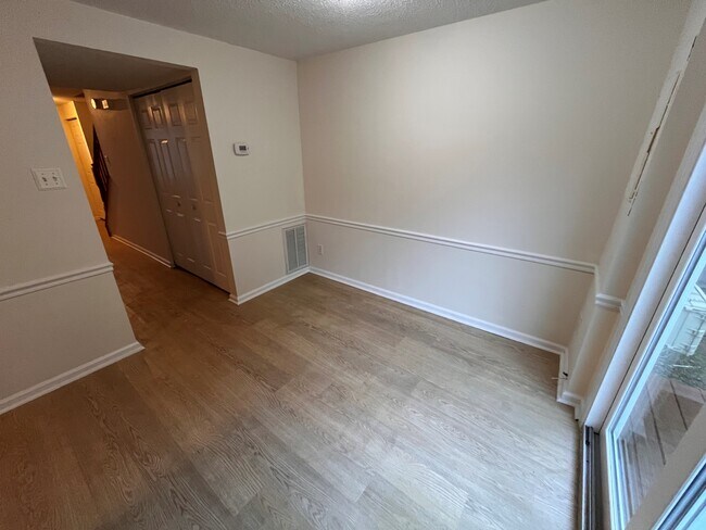 Dining area - 9908 Whitney Cir