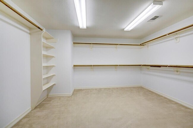 Building Photo - 5314 Blossom St