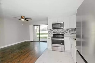 Building Photo - 812 Pinewood Ct