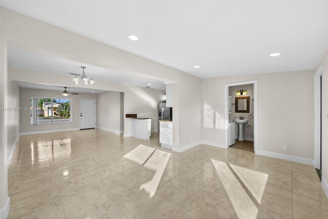 Building Photo - 2410 Coolidge St