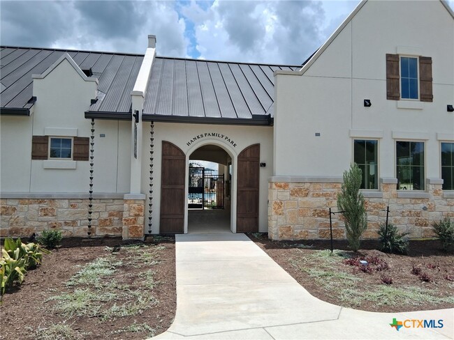 Building Photo - 253 Villars Dr