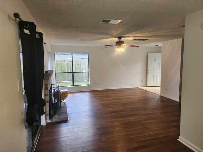 Building Photo - 8239 Viny Ridge Dr