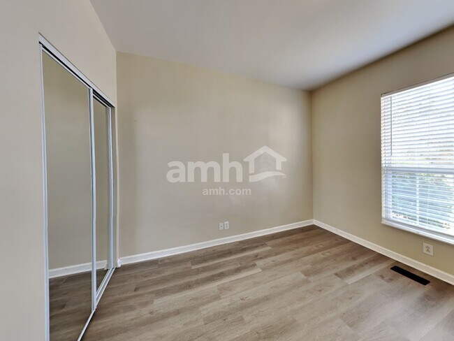 Building Photo - 2365 Edencrest Dr