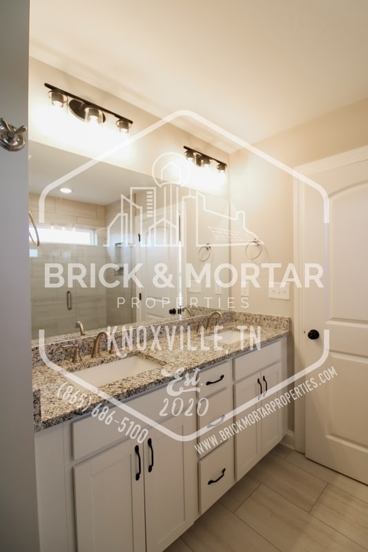 Building Photo - 1669 Spring Berry Ln