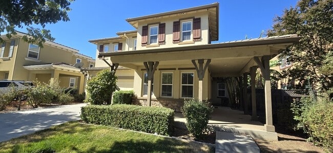 Building Photo - Elegant 4 Bedroom 4 Bath Mountain House So...