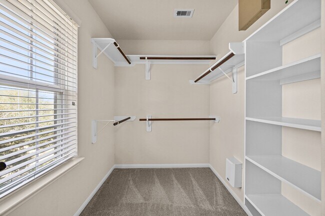 Building Photo - 7223 Pavilion Dr