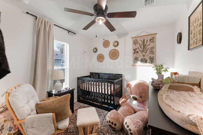 Building Photo - 902 W Alsobrook St