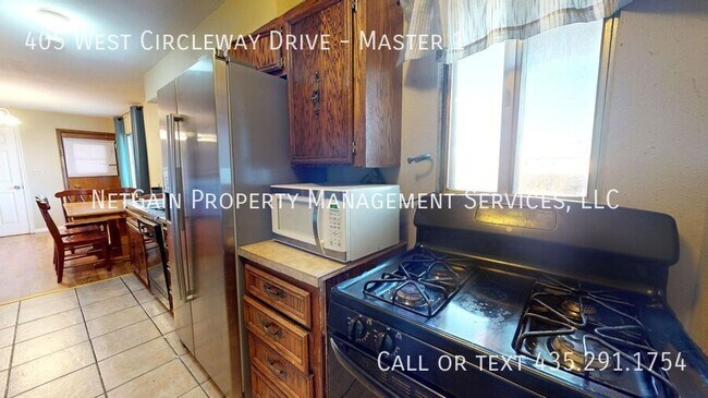 Building Photo - 405 Circleway Dr