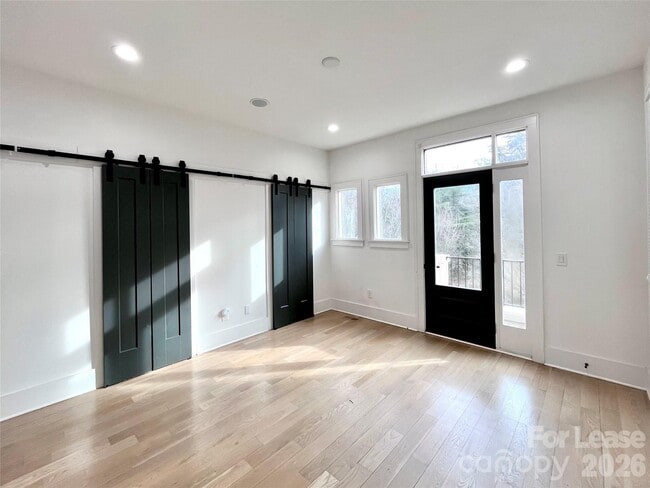 Building Photo - 614 West Blvd