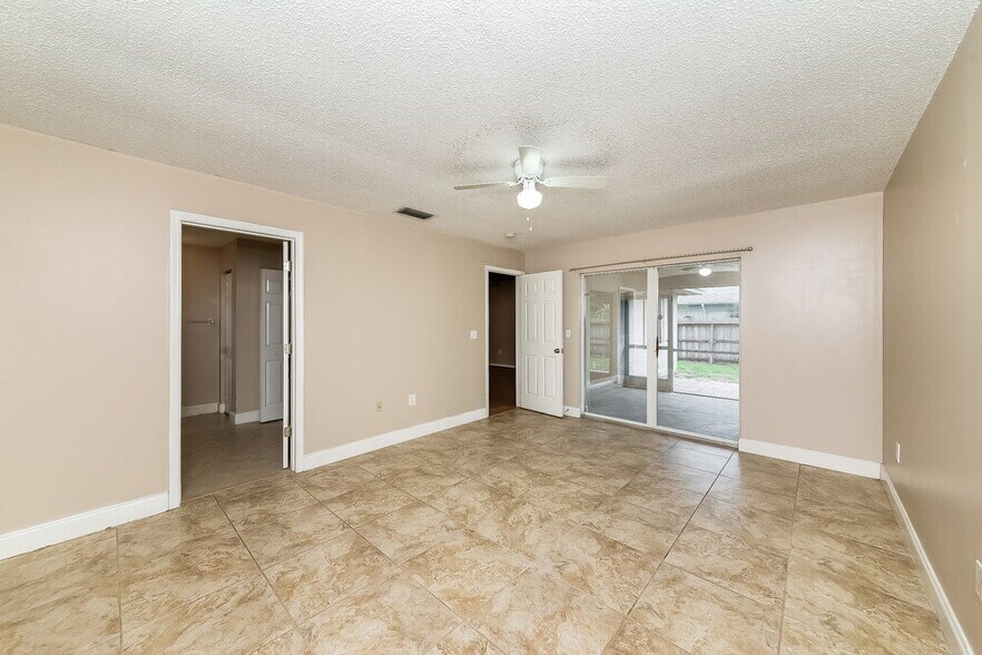 Building Photo - 4208 76th Dr E