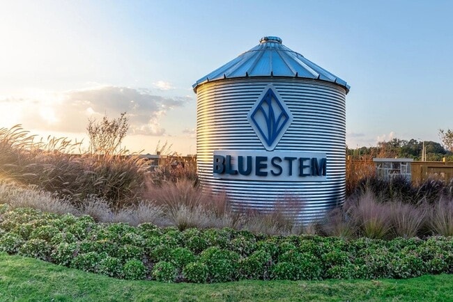 Building Photo - 3025 Paintbrush Dr