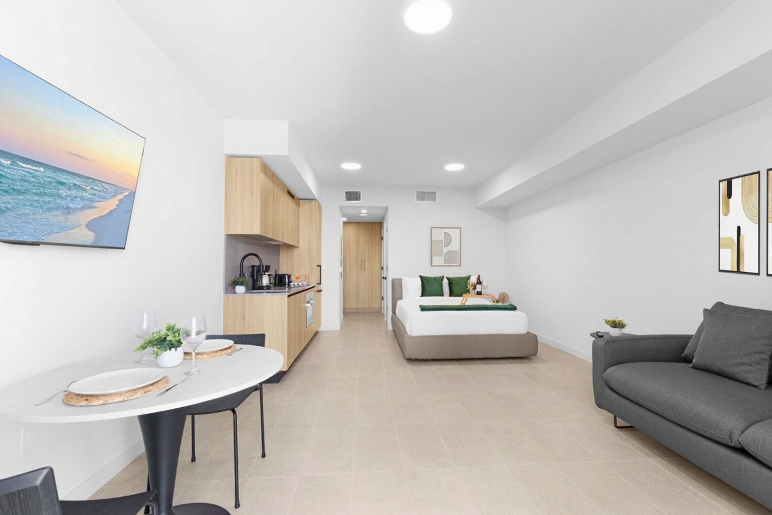 Building Photo - 501 NE 1st Ave