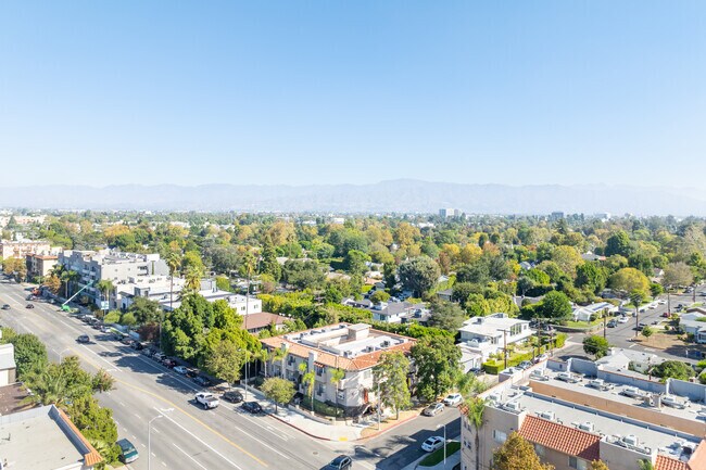 Context - 4904 Laurel Canyon Blvd