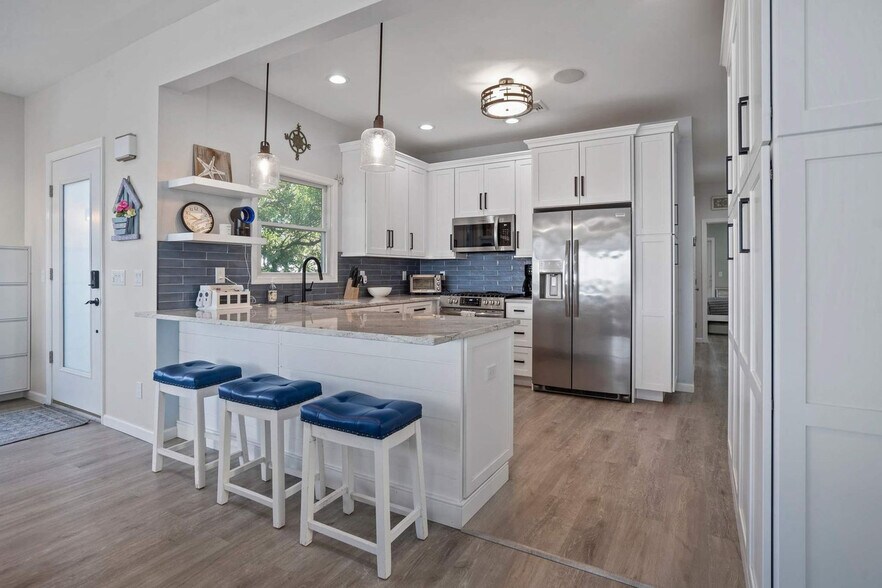 Building Photo - 76 Creek Rd