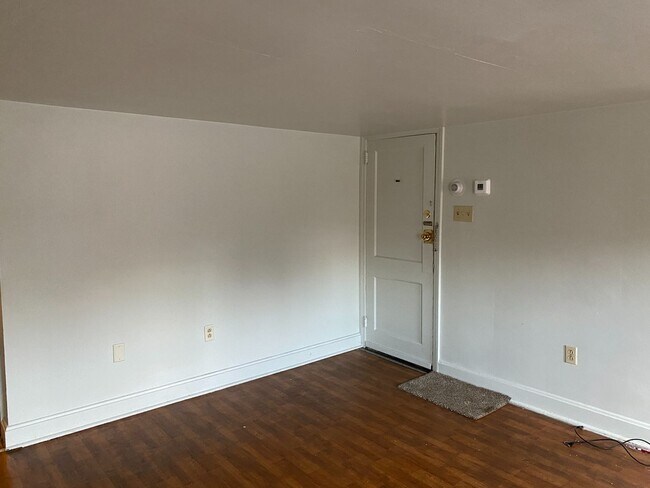 Building Photo - 137 N West