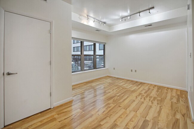 Building Photo - Logan Circle! //Professionally Managed & Recently Renovated // Studio  // Open Floor-Plan in a Mo...