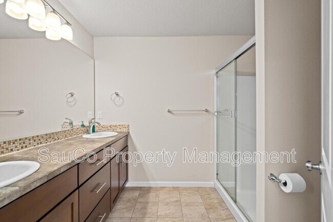 Building Photo - 7595 NW 170th Ave