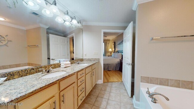 Building Photo - 2228 Beach Dr