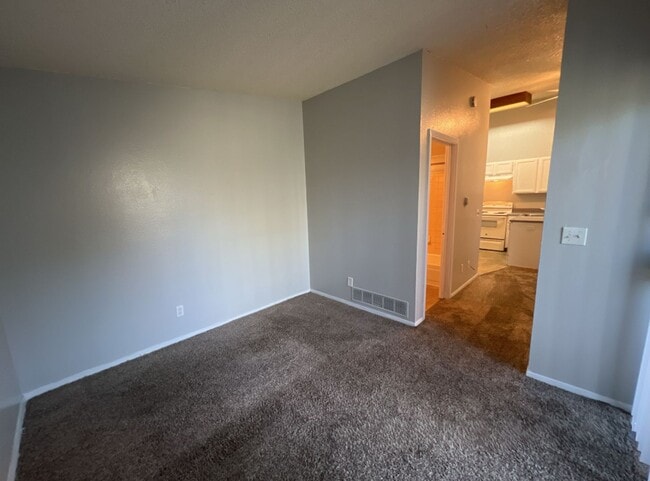 Building Photo - Studio Apartment in the Sable Cove Condominiums Community!