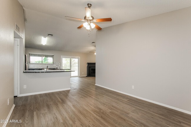 Building Photo - 7619 W Hope Dr