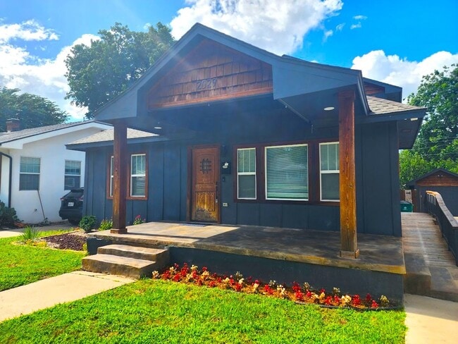 Building Photo - 3 Bed 2.5 Bath 1 Car Garage Built New 2021 in Gatewood Addition