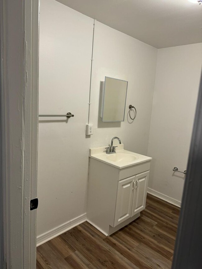 Building Photo - Three Bedroom One Bathroom Ready For ASAP ...