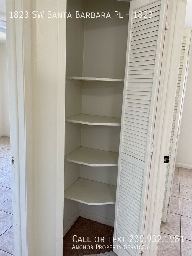 Building Photo - 1823 SW Santa Barbara Pl