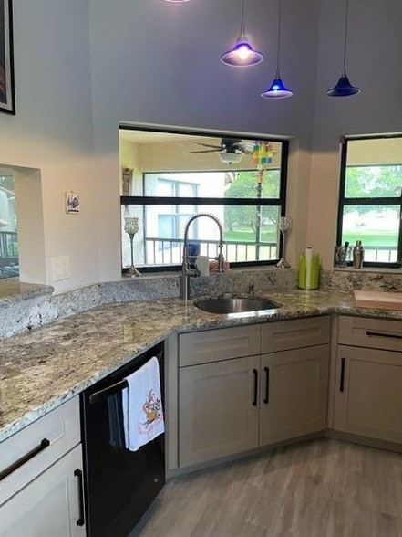 Building Photo - 5899 Parkwalk Dr