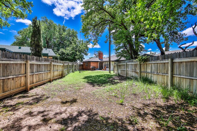 Building Photo - 6907 Avenue W