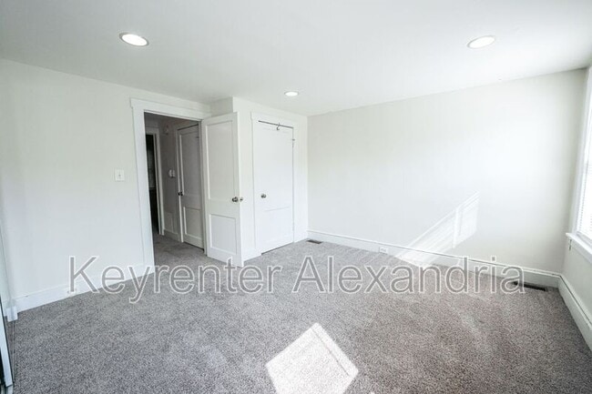 Building Photo - 610 N Alfred St