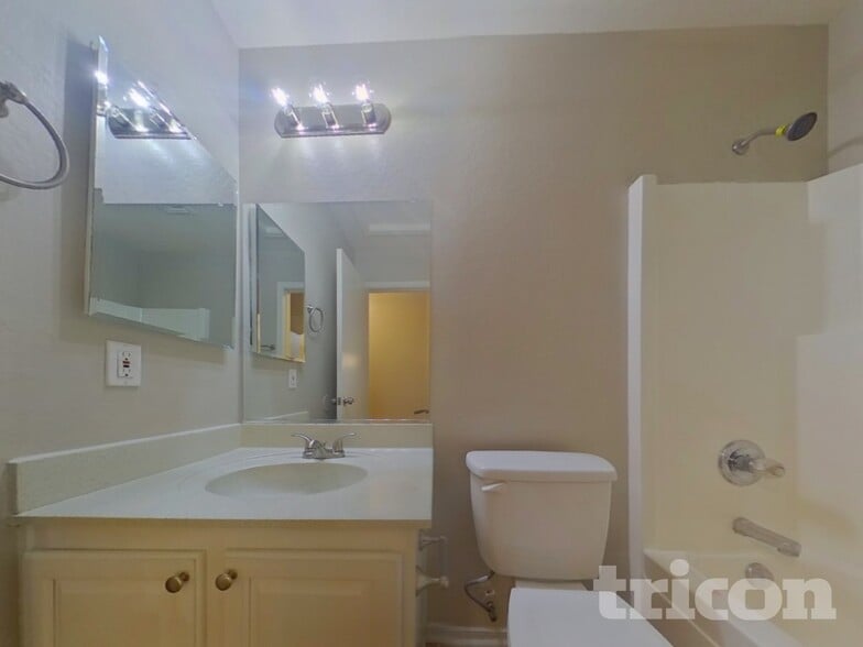 Building Photo - 12306 N Palm St