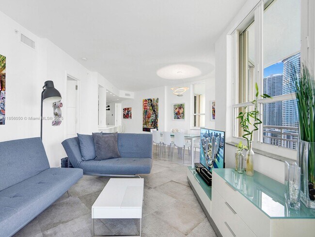 Building Photo - 888 Brickell Key Dr