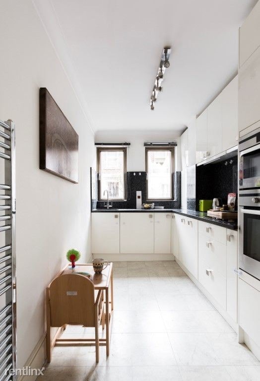 Building Photo - 42 W 12th St