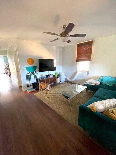 Living room - 2264 Imperial Ave