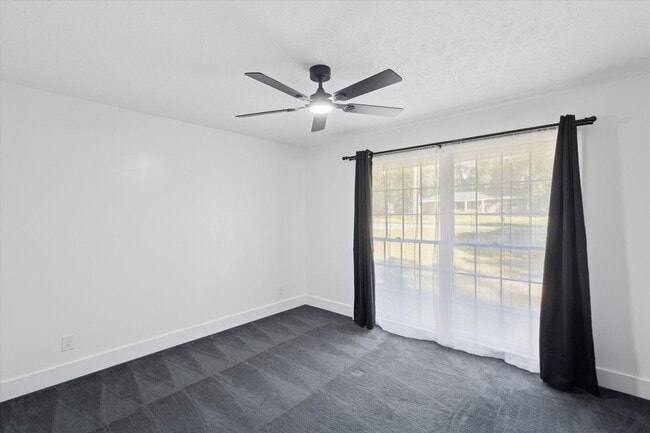 Building Photo - MOVE-IN READY! (Pet Friendly)