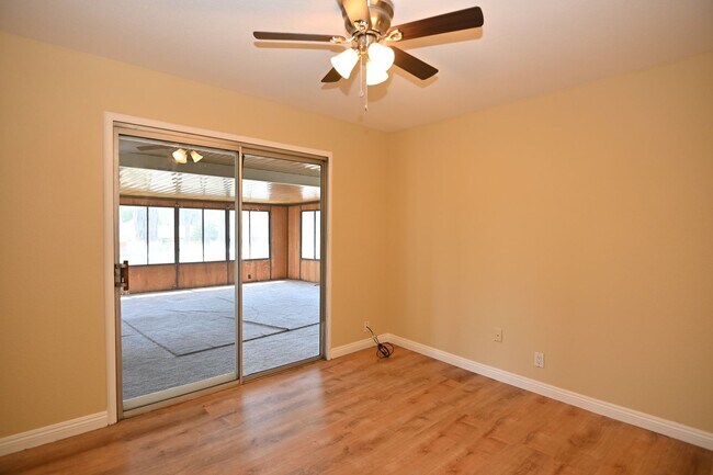 Building Photo - Beautiful 5 bed 3 bath, 2 car Garage & Pool, Near Snell & Calero