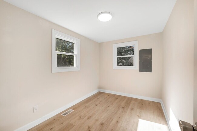 Building Photo - 2625 Booker Ave