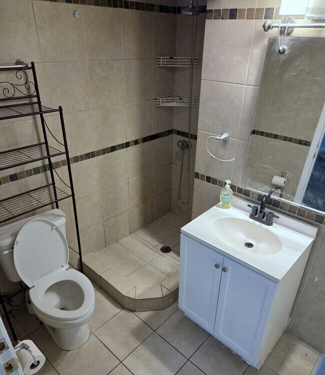 Building Photo - 4705 Midridge Dr