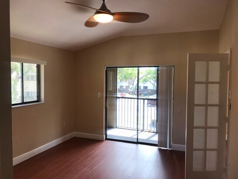 Building Photo - 2445 SW 18th Ter