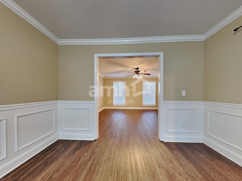 Building Photo - 6317 Stillglen Ln